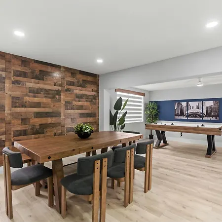 Villa Chicago Vibe Heated Pool 5Br 2Bth